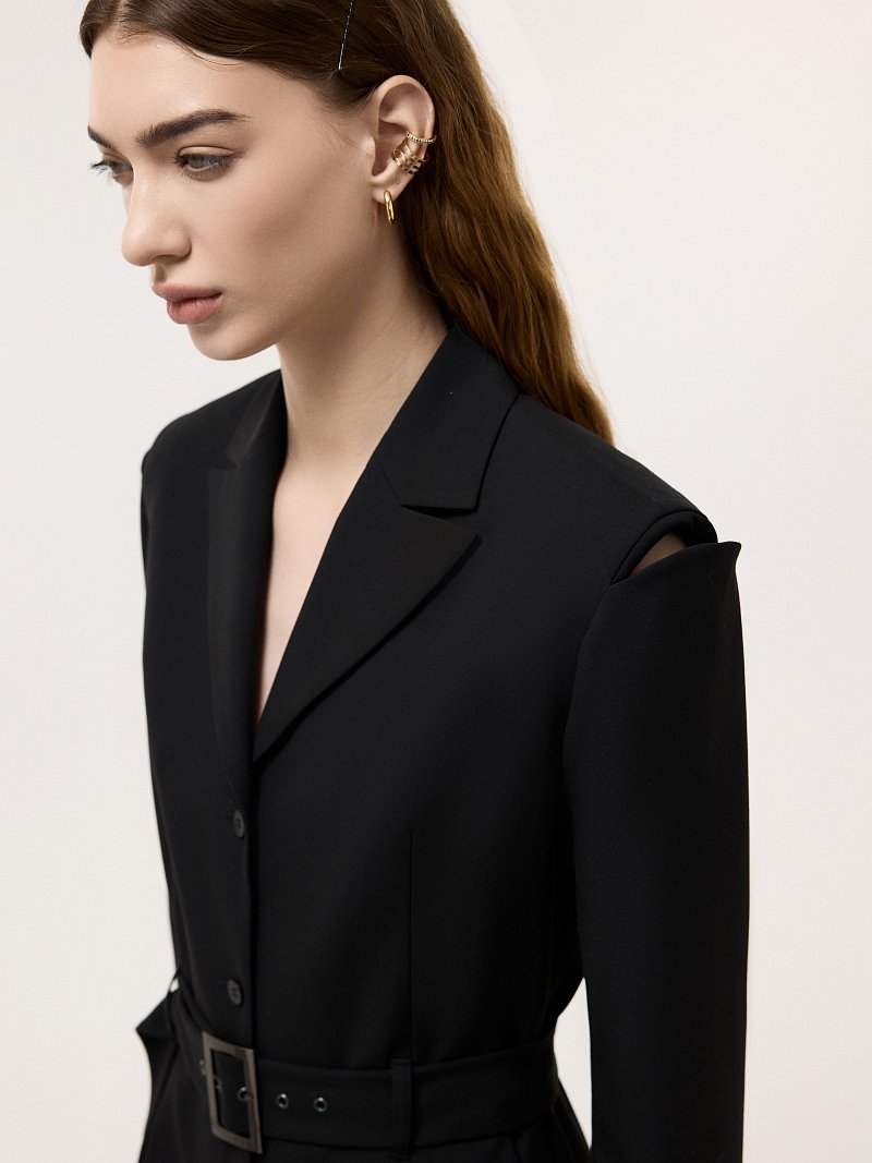 Комбинезон с разрезами на плечах