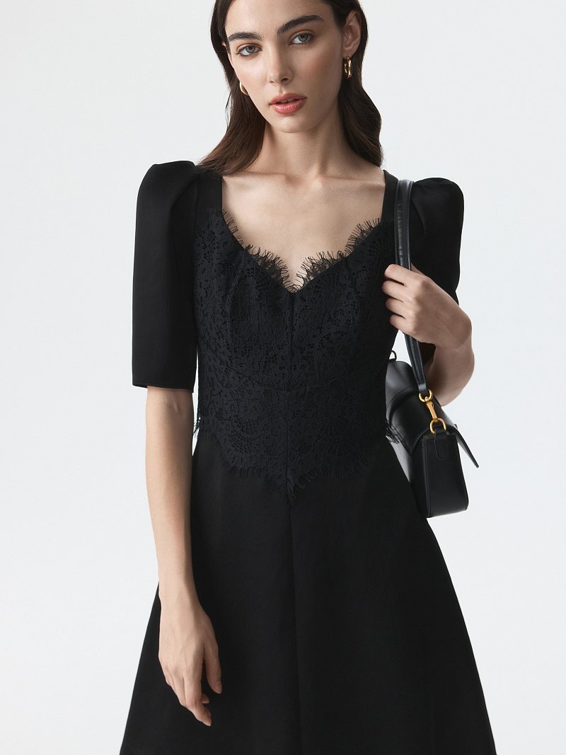 Атласное платье с кружевом