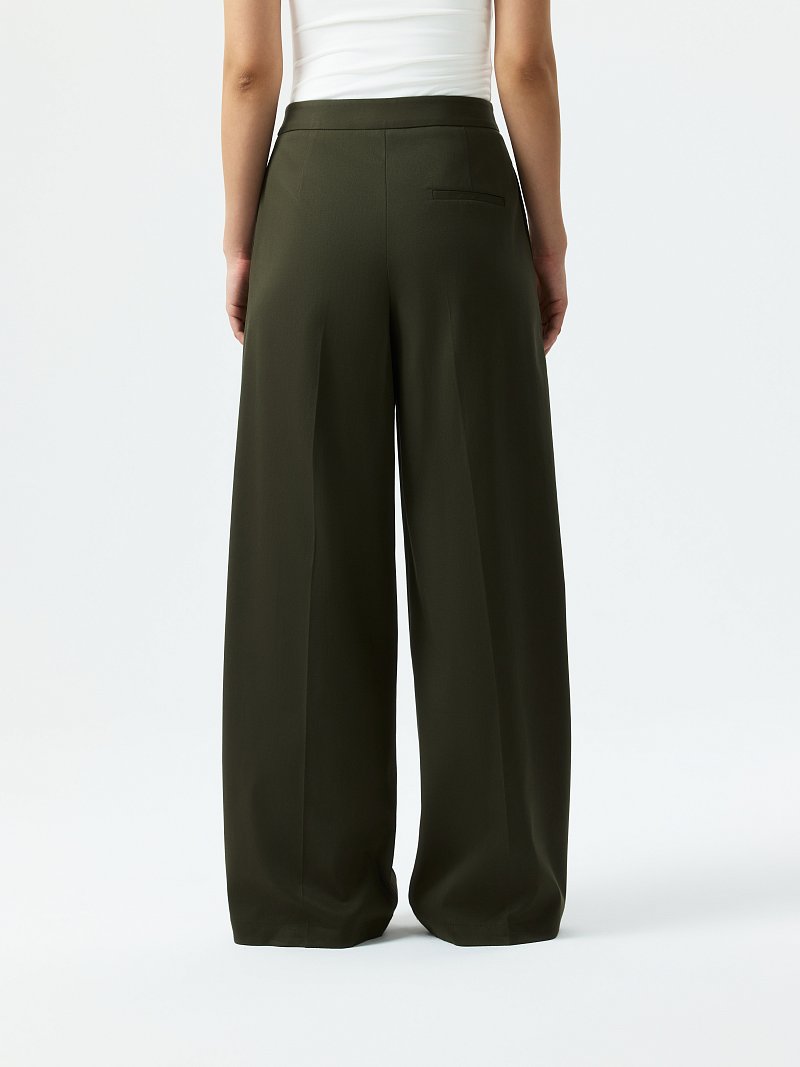 Широкие брюки со стрелками