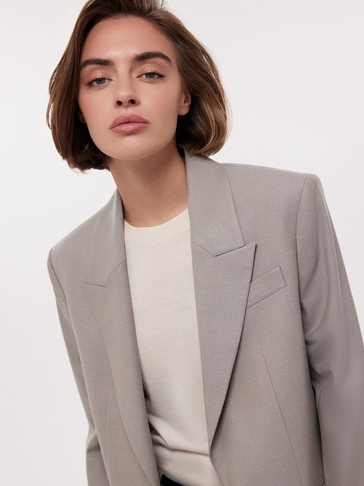Прямой жакет на пуговице: фото №5
