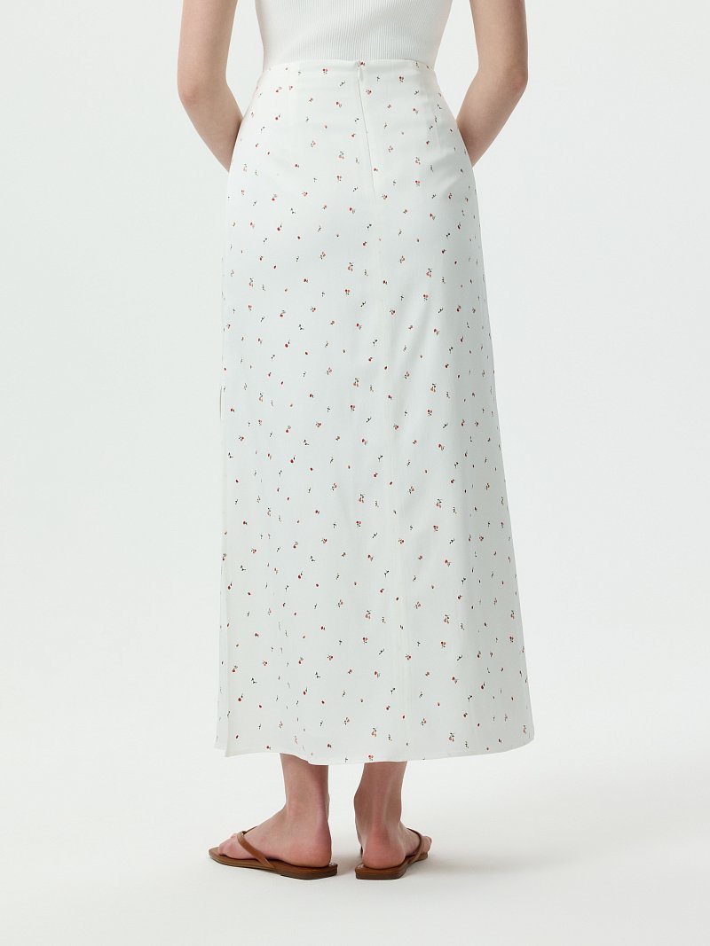 Атласная юбка с разрезами