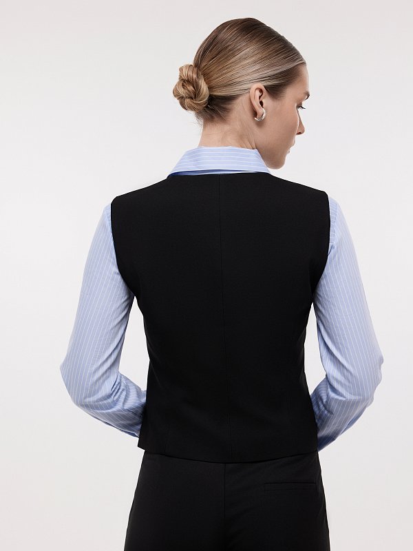 Однобортный жилет на пуговицах