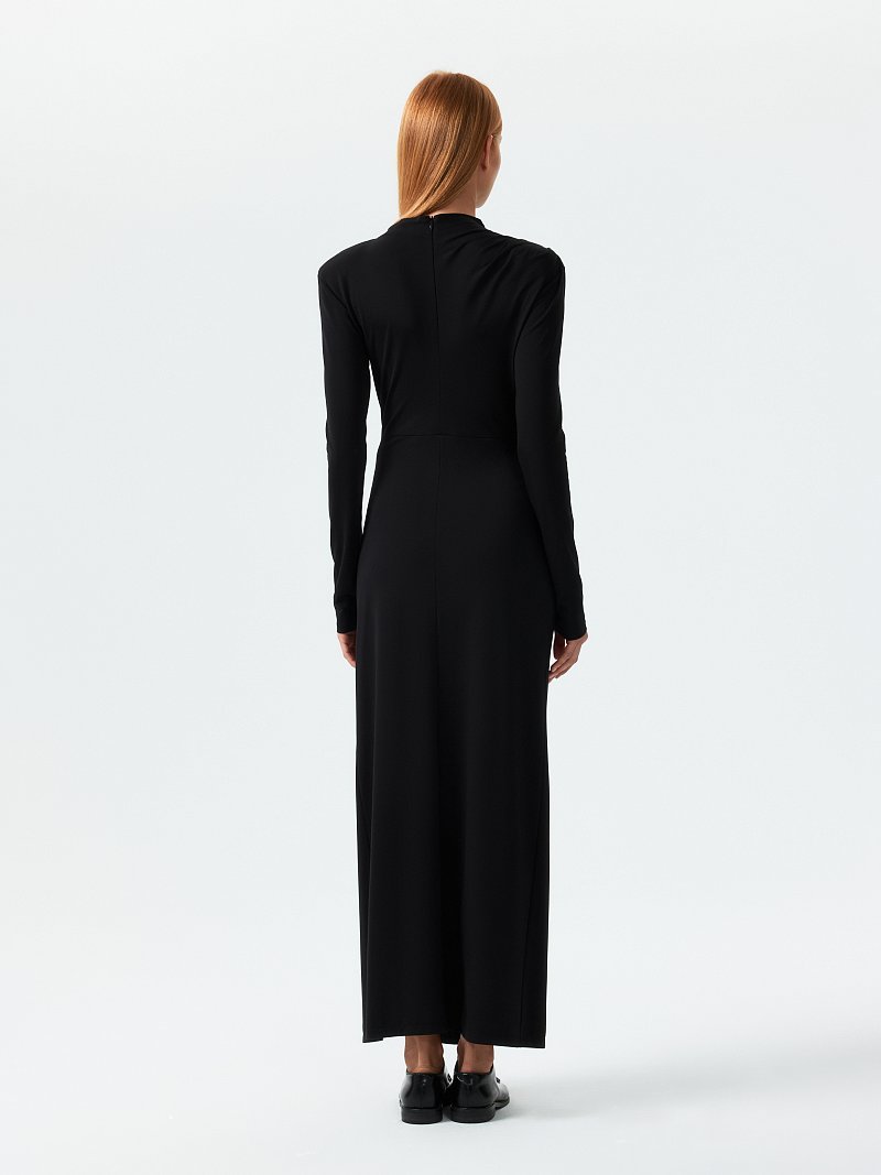 Трикотажное платье с разрезом