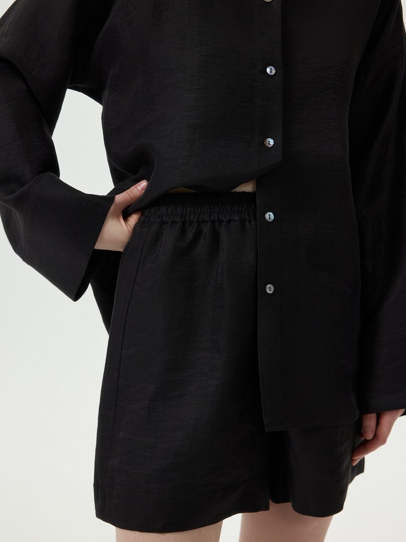 Костюм с рубашкой и шортами