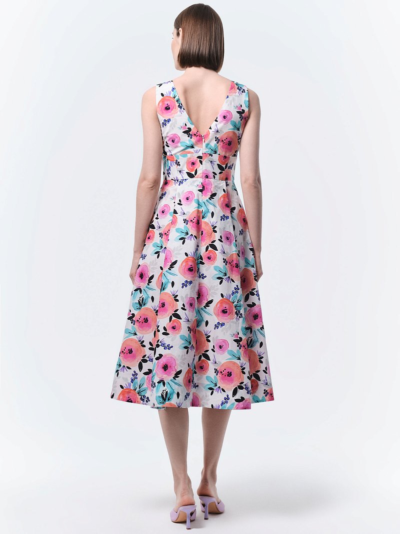 Платье приталенное с V-вырезом