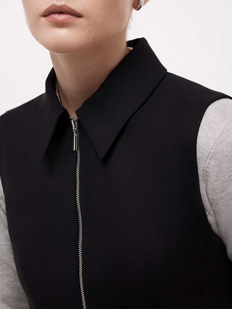 Костюмный жилет на молнии