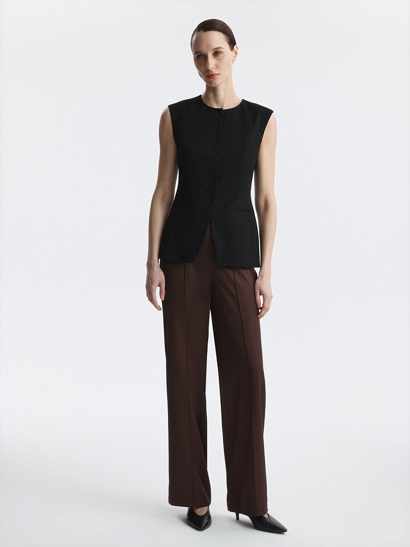 Приталенный костюмный жилет