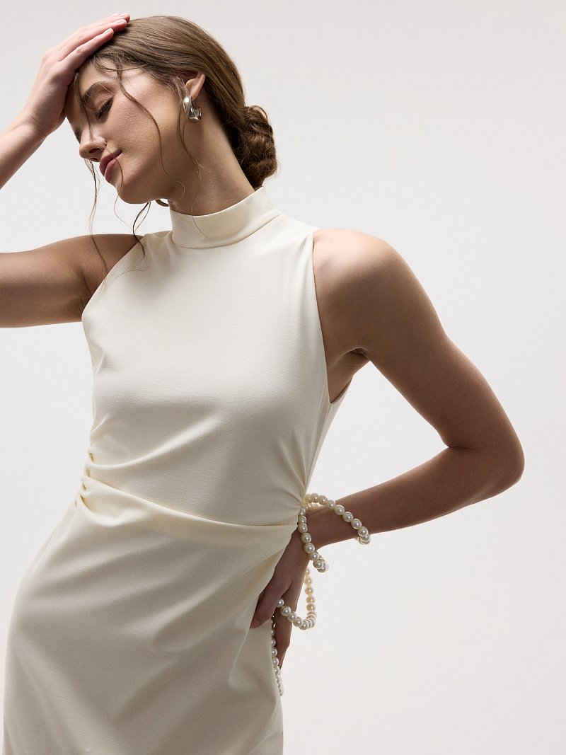 Трикотажное платье без рукавов