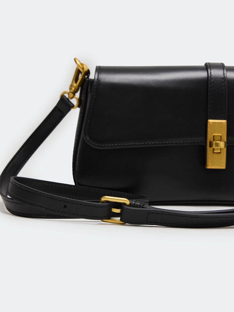 Сумка-багет из натуральной кожи