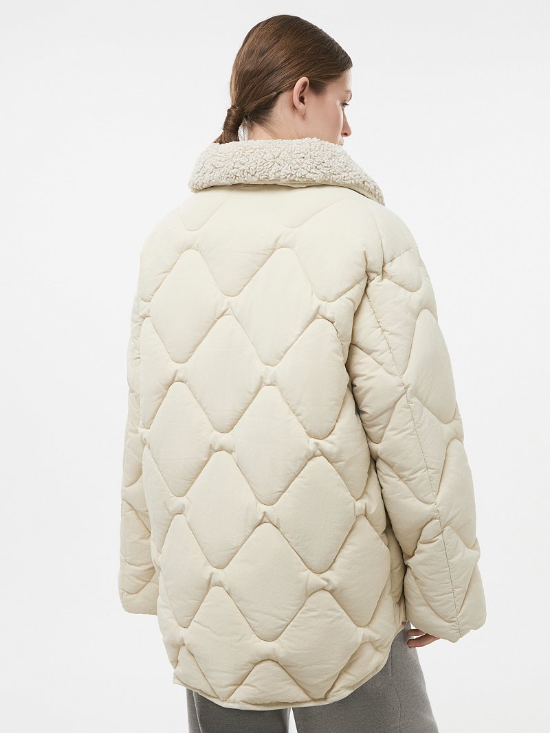 Утепленная куртка с отделкой из овчины