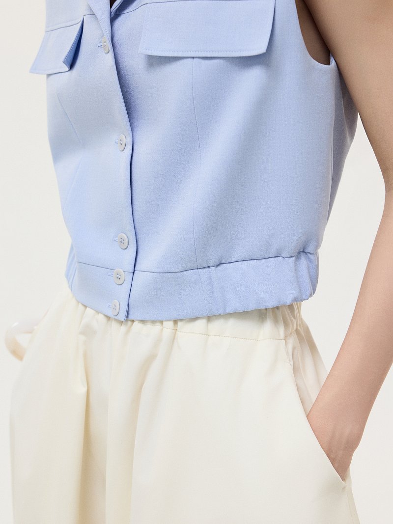 Укороченный жилет прямого кроя