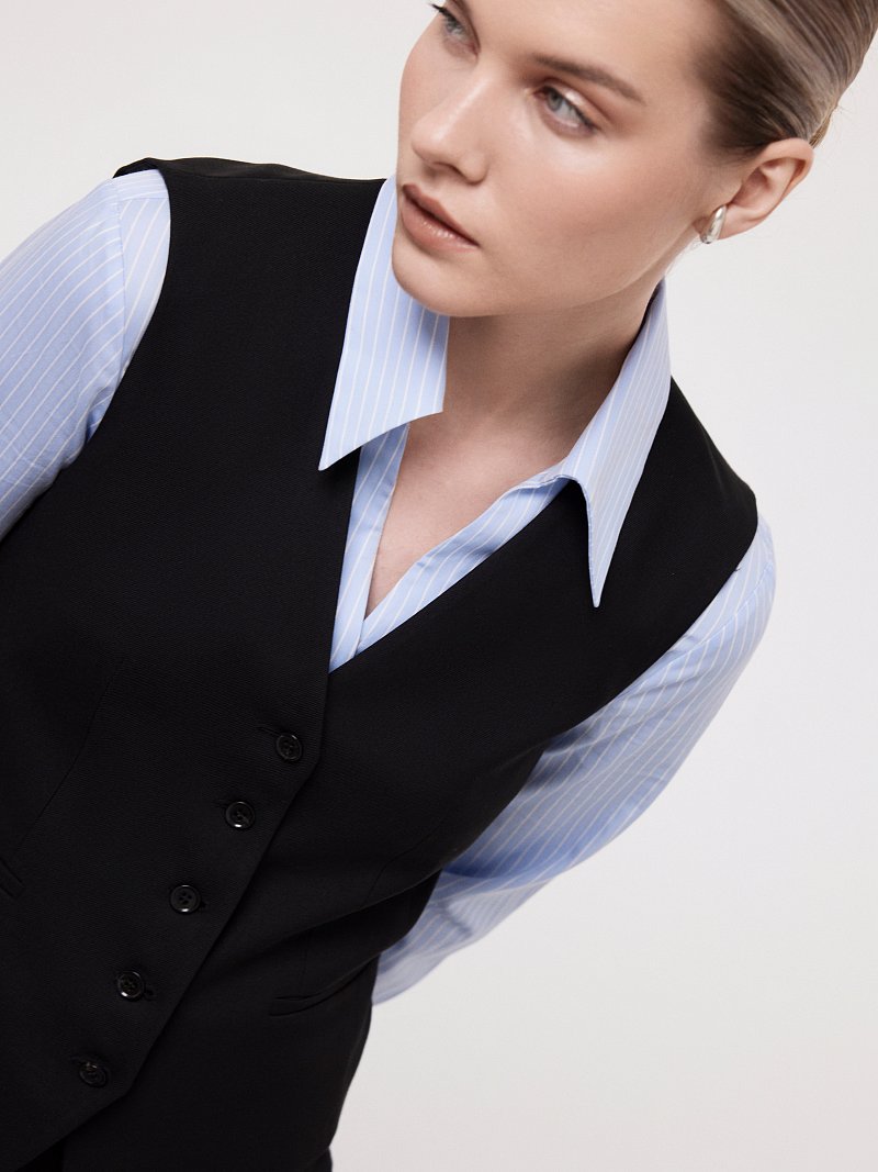 Однобортный жилет на пуговицах