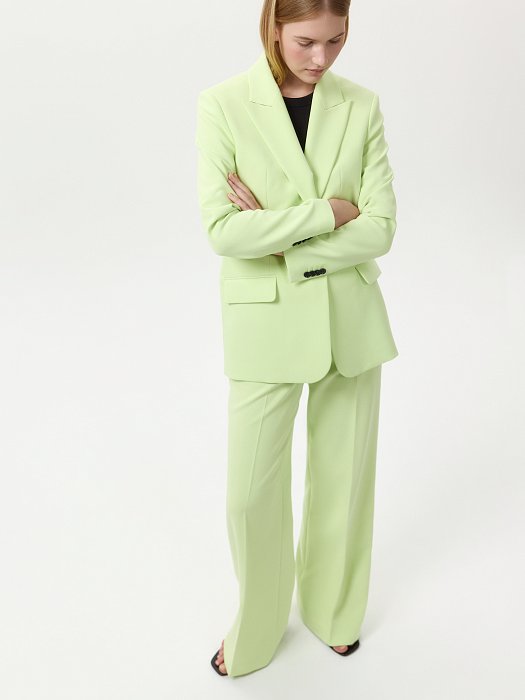 Прямой жакет на пуговице: фото №5