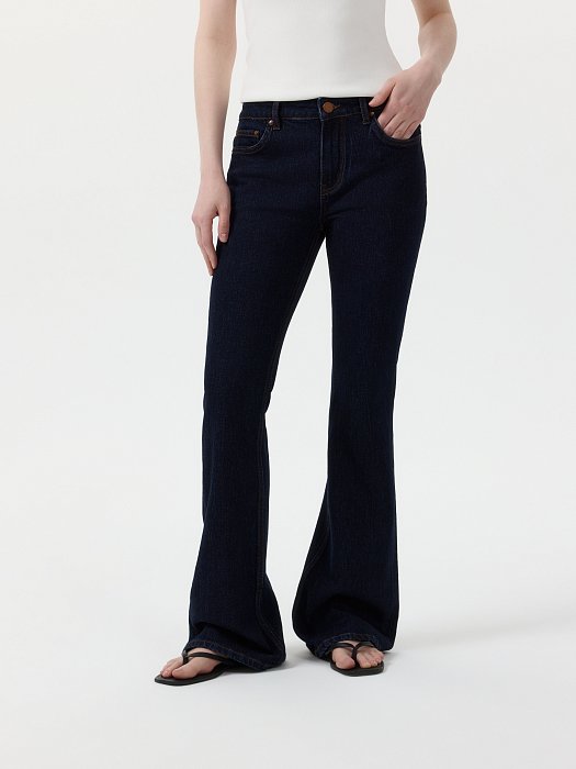 Джинсы-клеш с низкой посадкой: фото №2