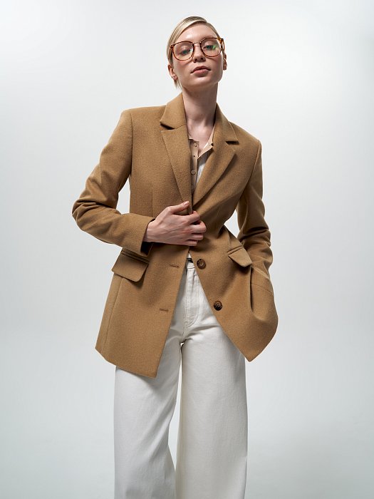 Приталенный жакет из драпа: фото №3