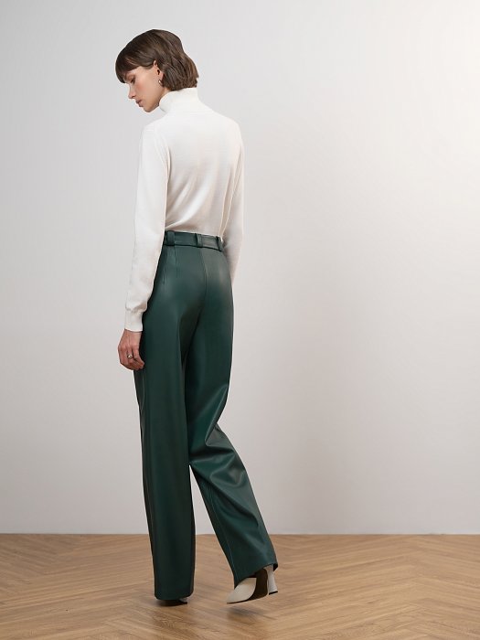 Брюки из экокожи со стрелками: фото №4