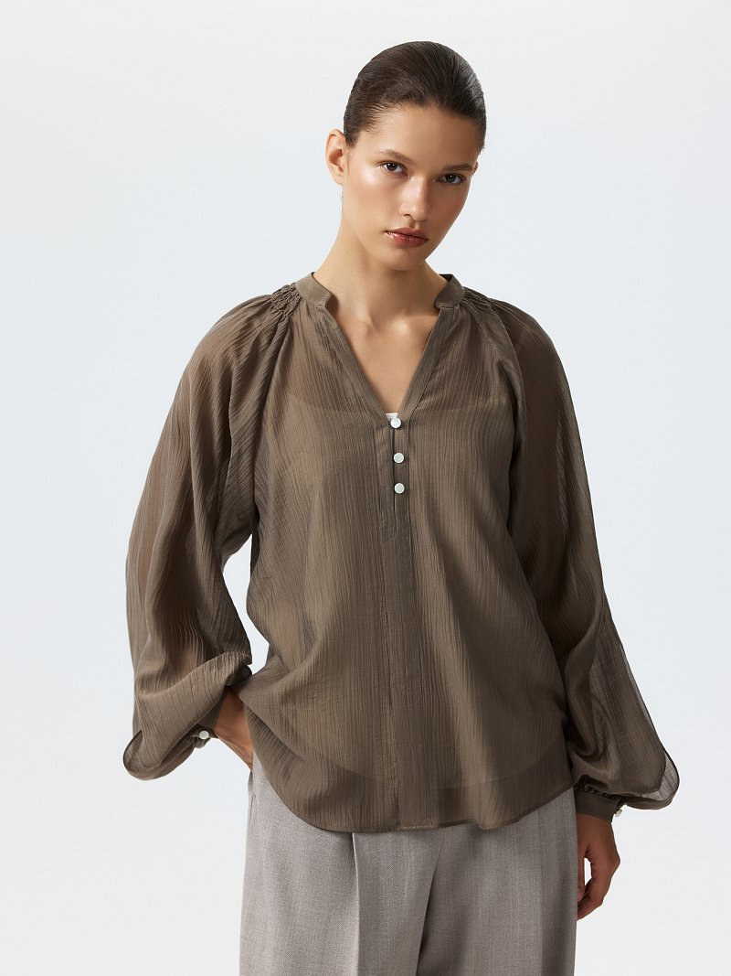 Блуза с V-вырезом