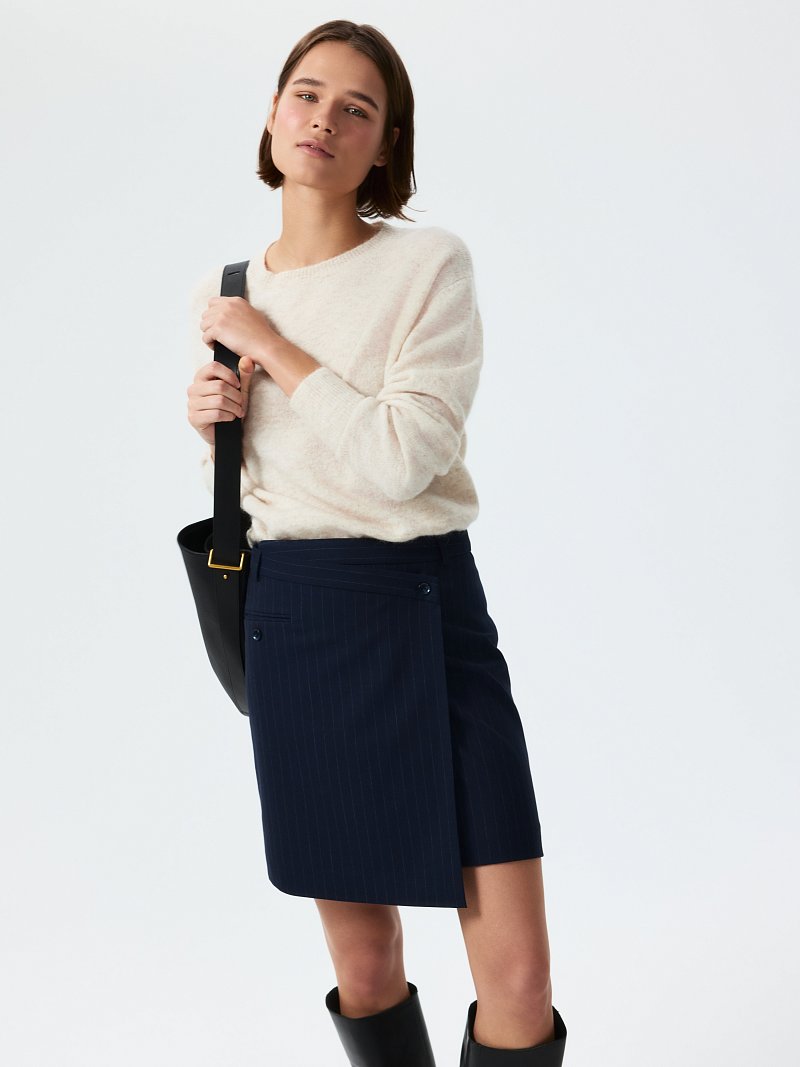 Полосатая мини-юбка на запах