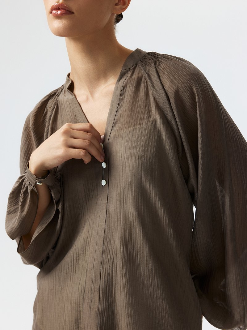 Блуза с V-вырезом