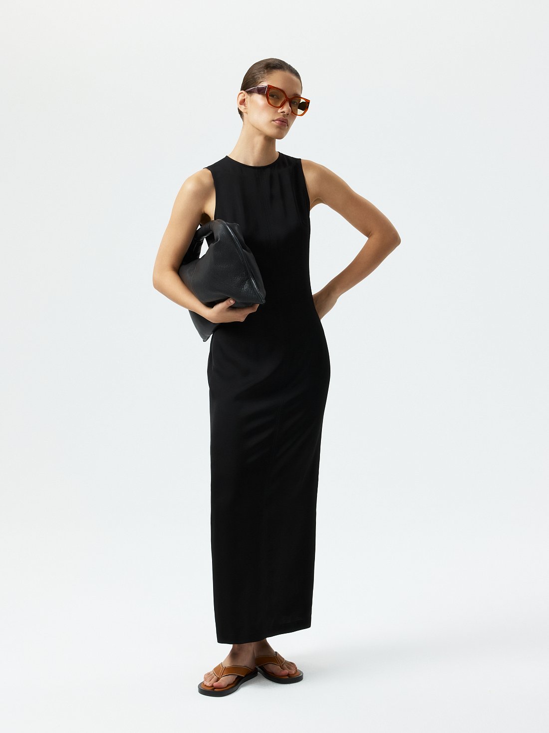 Атласное платье-макси: фото №1