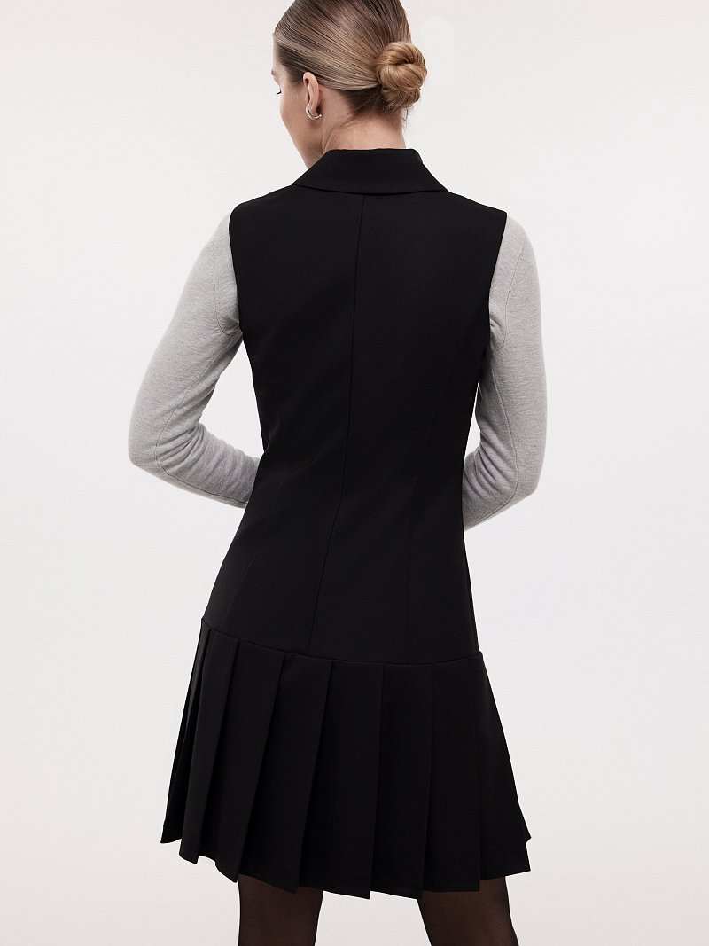 Платье без рукавов