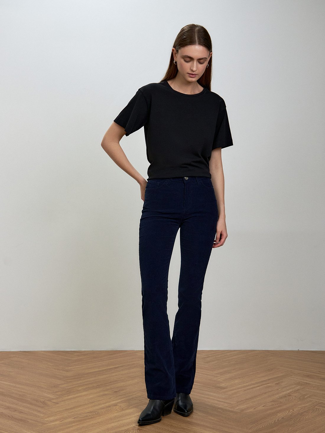 Расклешенные брюки из вельвета: фото №1