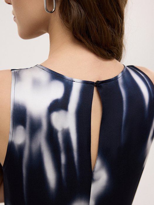 Атласное платье без рукавов: фото №4