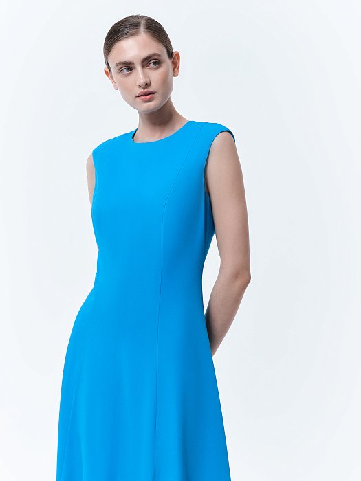 Приталенное платье с разрезом: фото №5