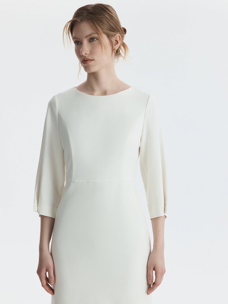 Платье с рукавами 3/4