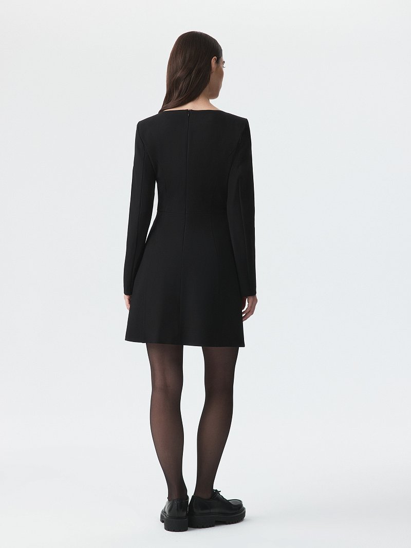 Классическое приталенное платье