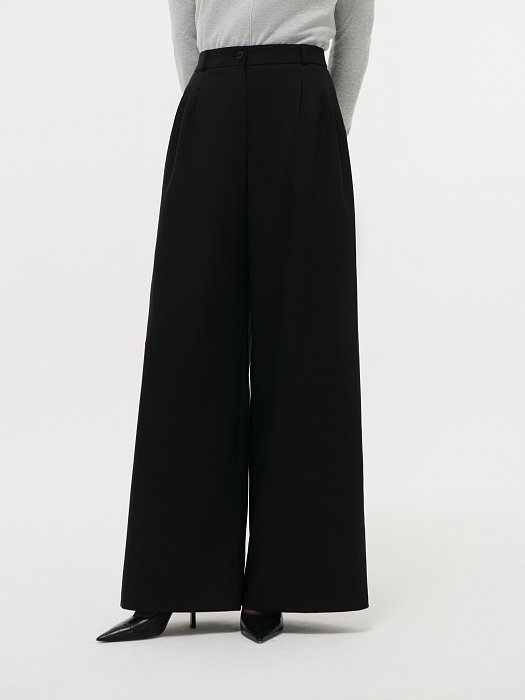 Свободные брюки с защипами: фото №2