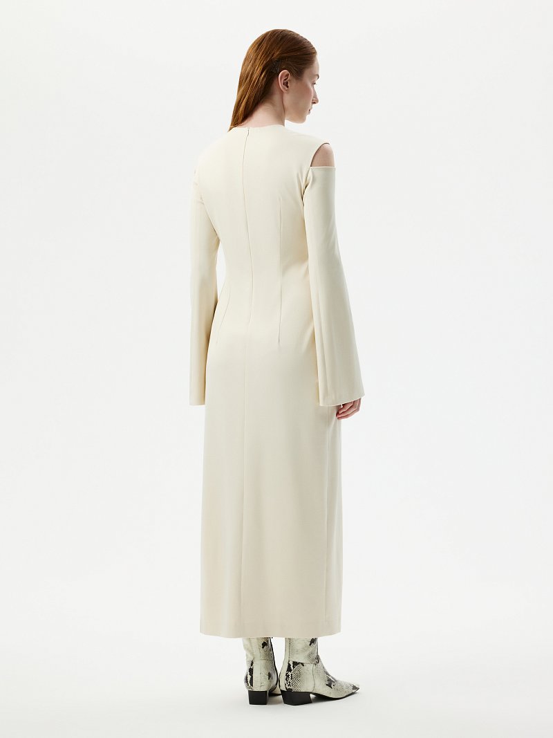 Трикотажное платье с открытыми плечами