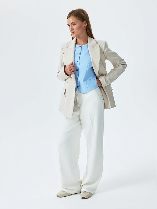 Приталенный двубортный жакет