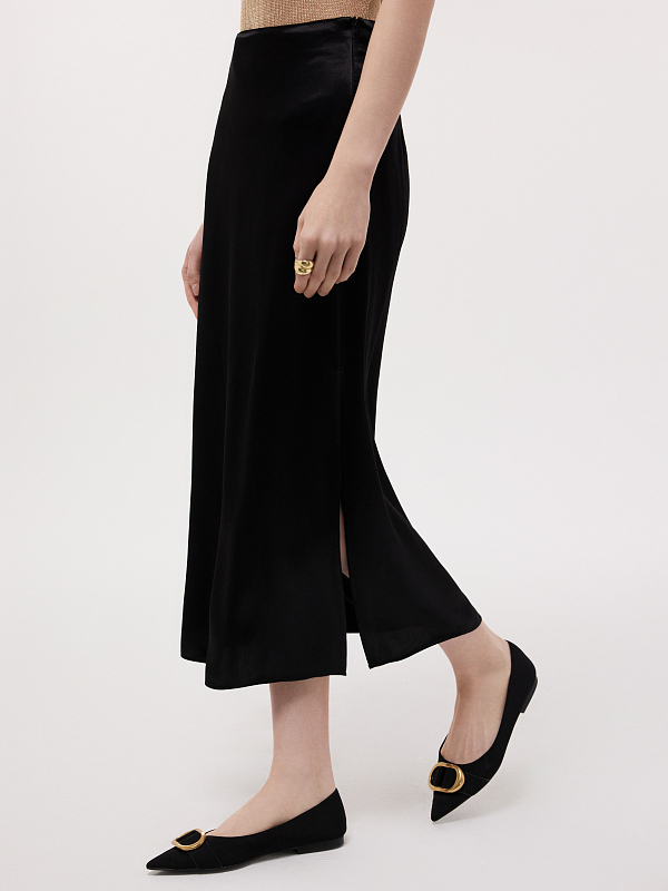 Атласная юбка с разрезом