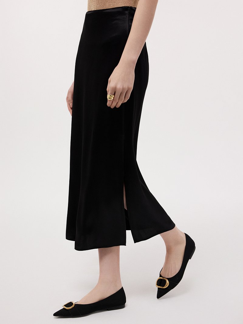 Атласная юбка с разрезом