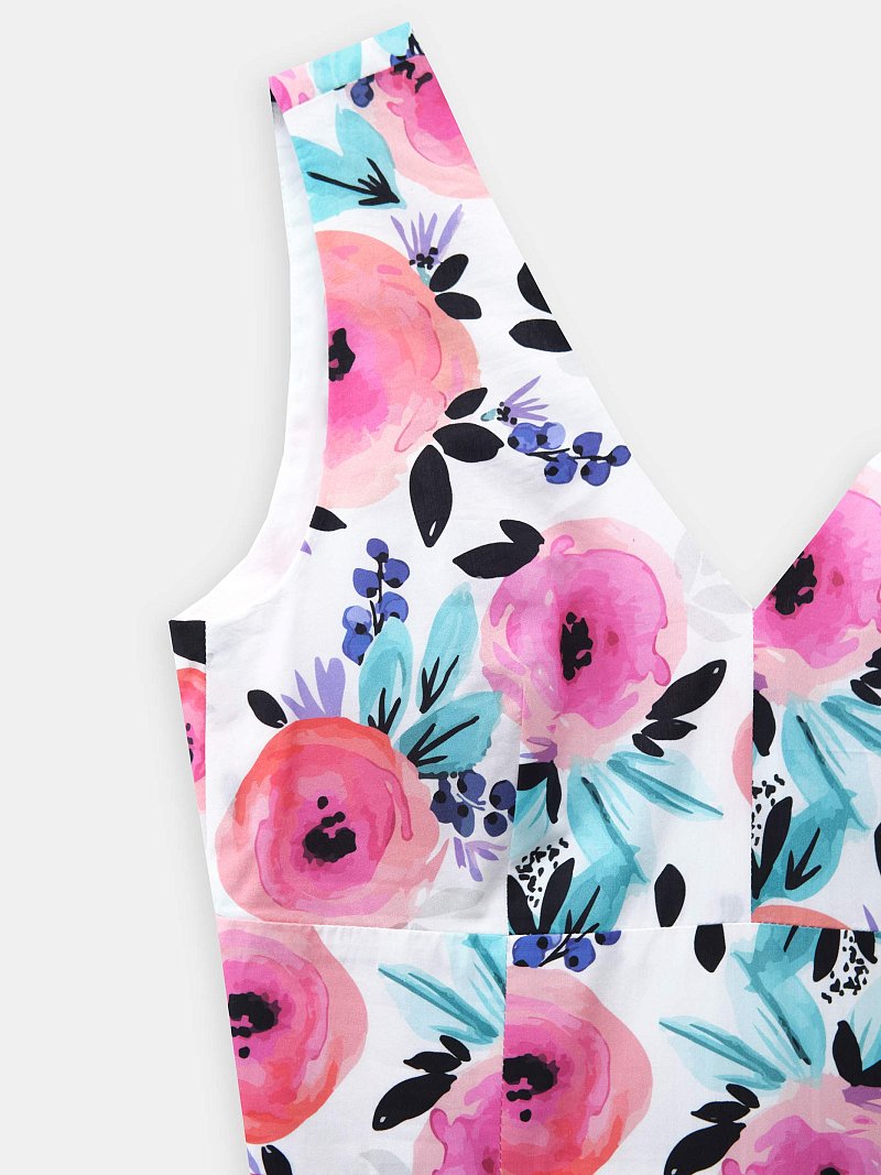 Платье приталенное с V-вырезом