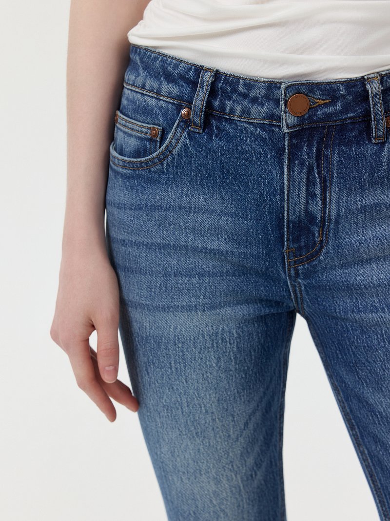 Джинсы-клеш с низкой посадкой