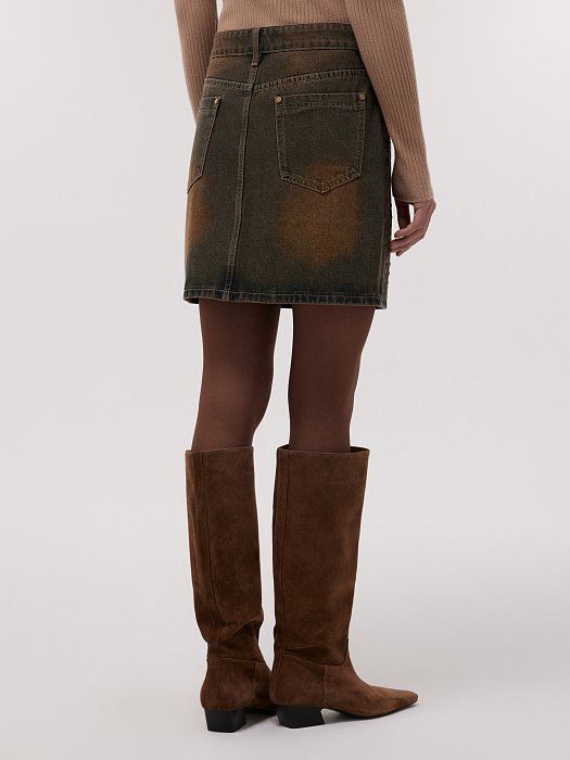 Джинсовая мини-юбка с клепками: фото №4