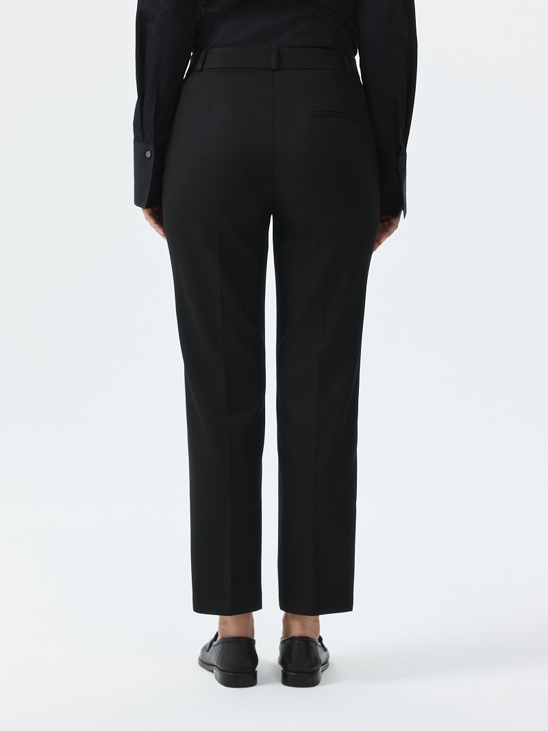 Зауженные брюки с высокой посадкой