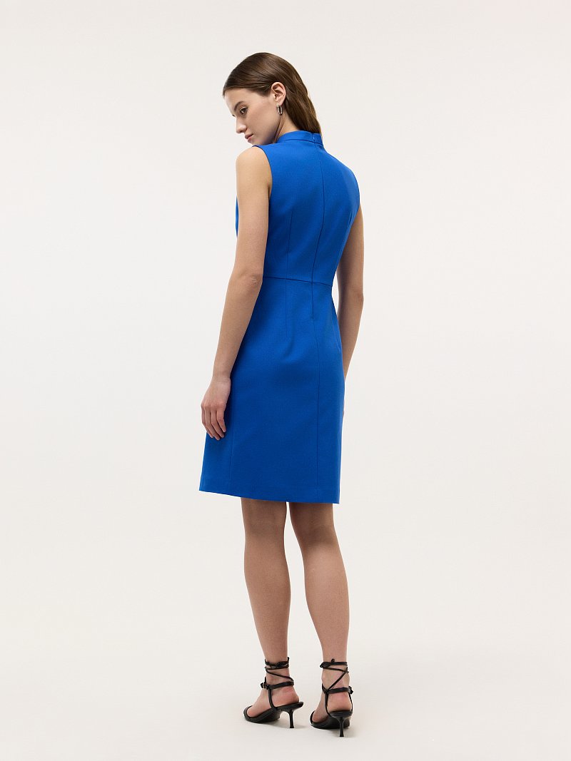 Платье из трикотажа с драпировкой на лифе