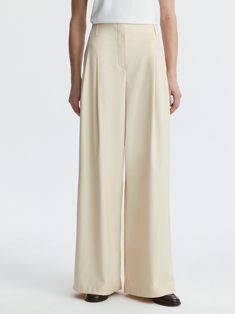 Широкие брюки с защипами