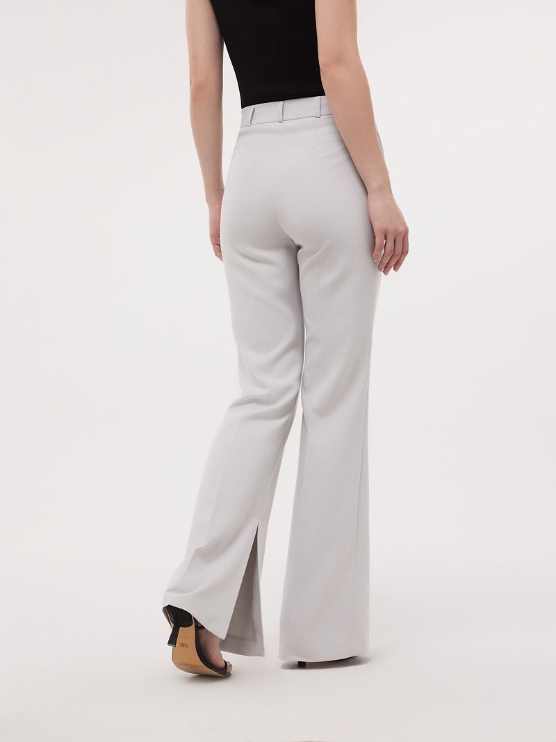 Расклешенные брюки с разрезами