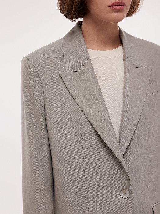 Прямой жакет на пуговице: фото №3