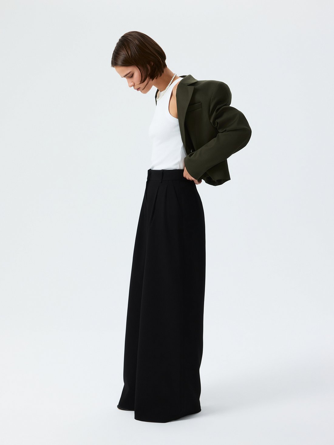 Широкие брюки с защипами: фото №1