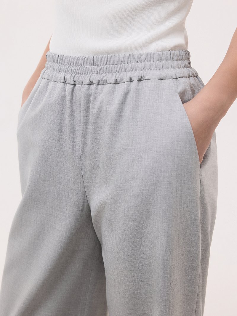 Костюмные брюки на резинке