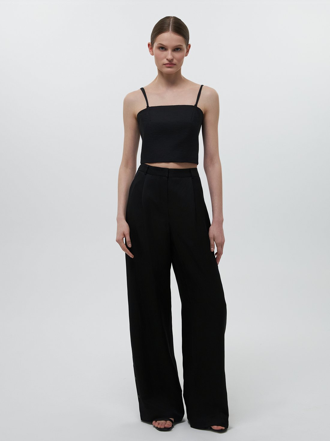 Широкие брюки с хлястиками: фото №1