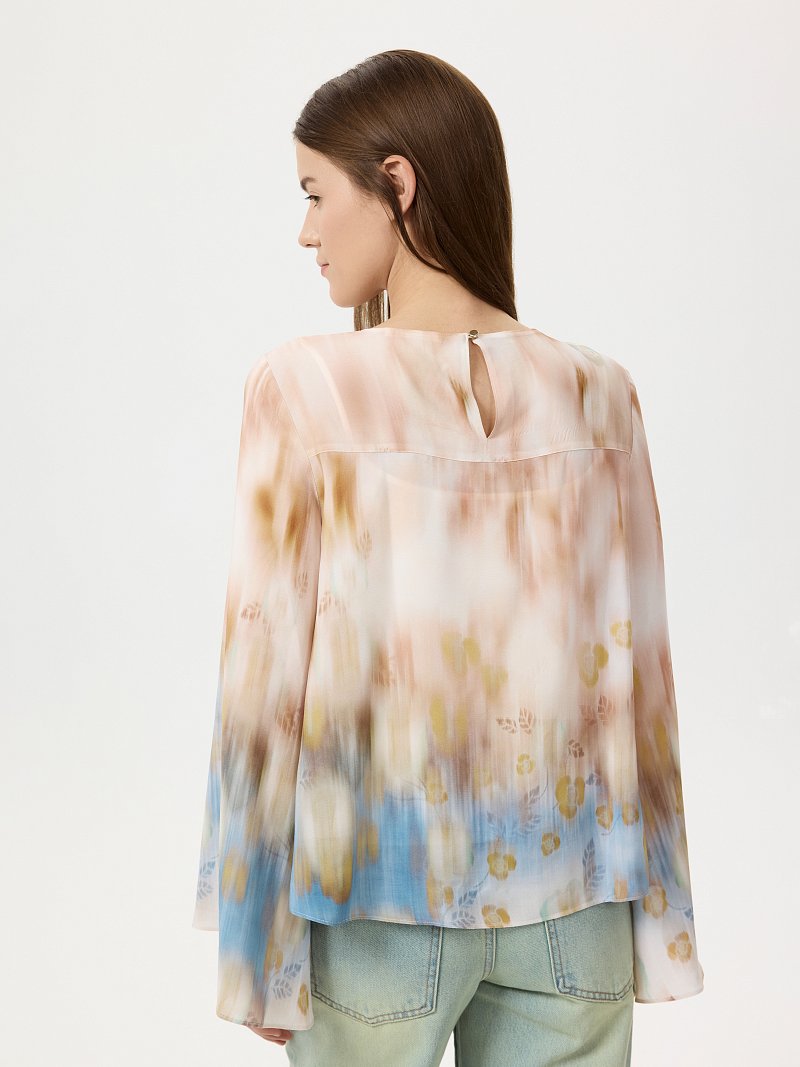 Шифоновая блуза с расклешенными рукавами