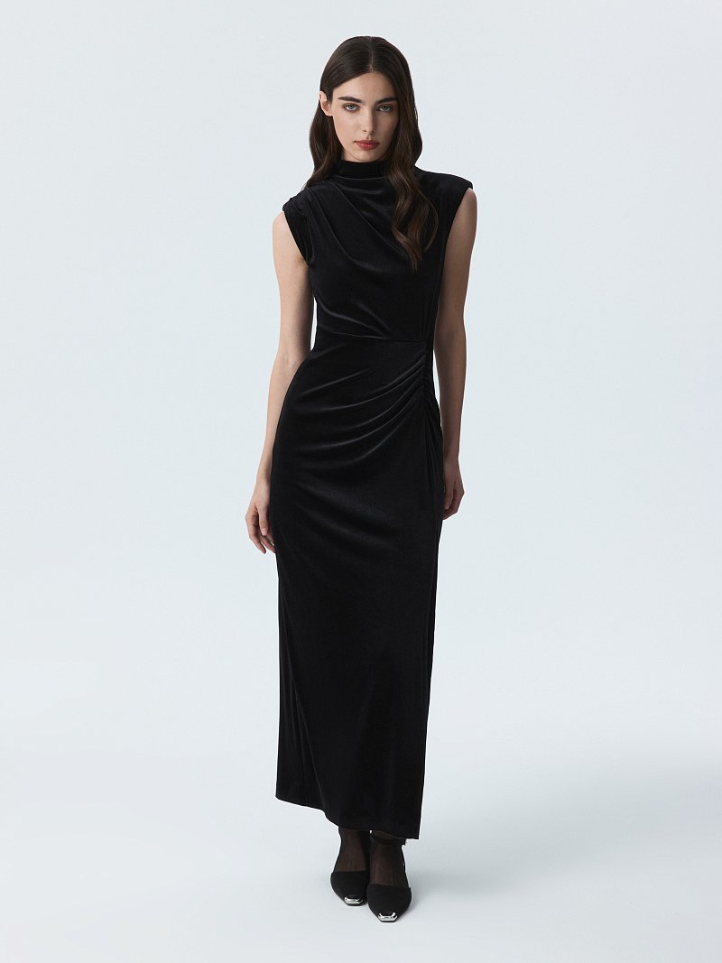Бархатное платье с драпировками