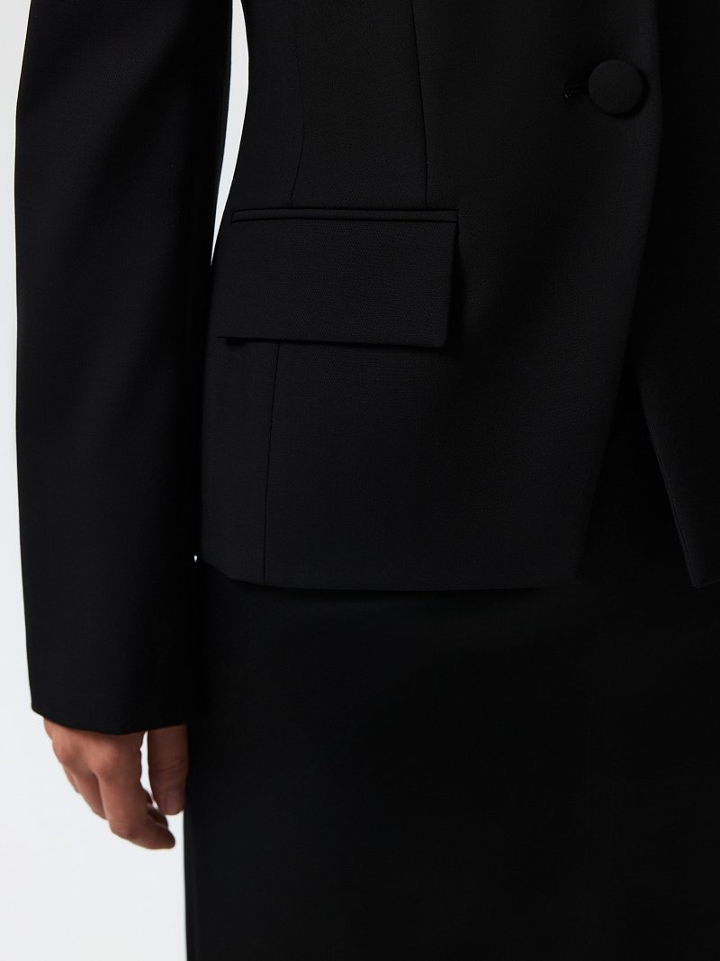 Приталенный жакет из вискозы