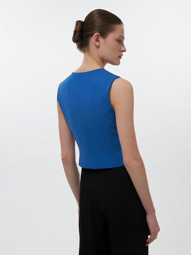 Жилет приталенный